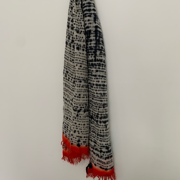 Hand-dyed scarf - Picture 3 of 3